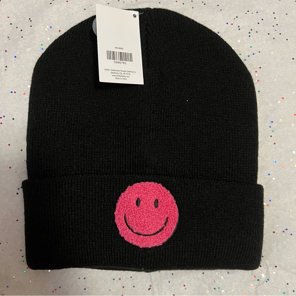 Cedarwood Threads Womens Warm Cozy Black Pink Smiley Face Winter Beanie Hat - Picture 3 of 14